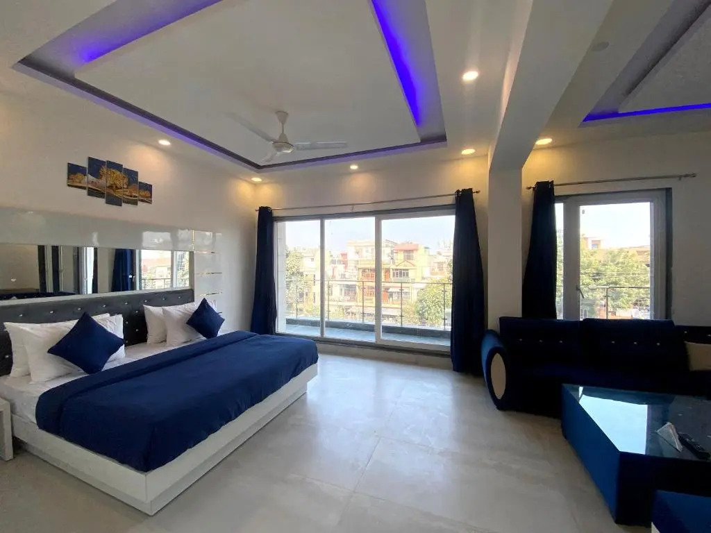 The Metro Stay By F9 Hotels-Near Sector 18 Metro Station Noida