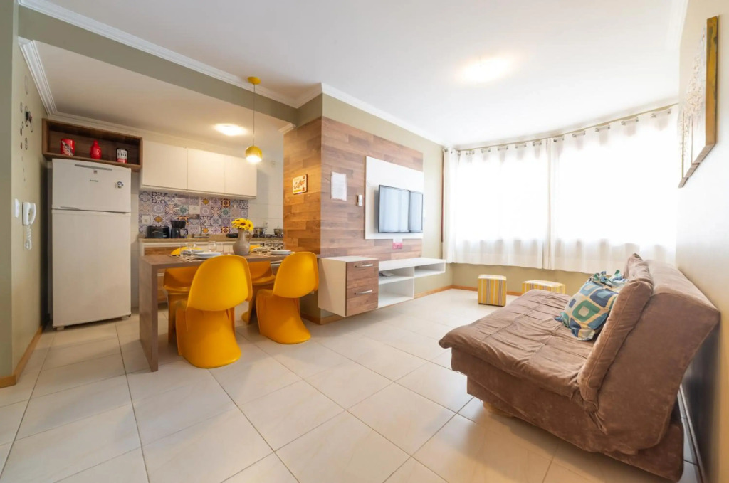 GRAMADO SOLAR REAL - 2 apts de 2 quartos no mesmo prédio, cada um comporta até 7 pessoas - IDEAL PARA GRUPOS - central - IDEAL PARA ANDAR A PÉ - nesta plataforma desde janeiro de 2015, oferecemos CREDIBILIDADE - seu PET é bem-vindo - GARAGEM COBERTA