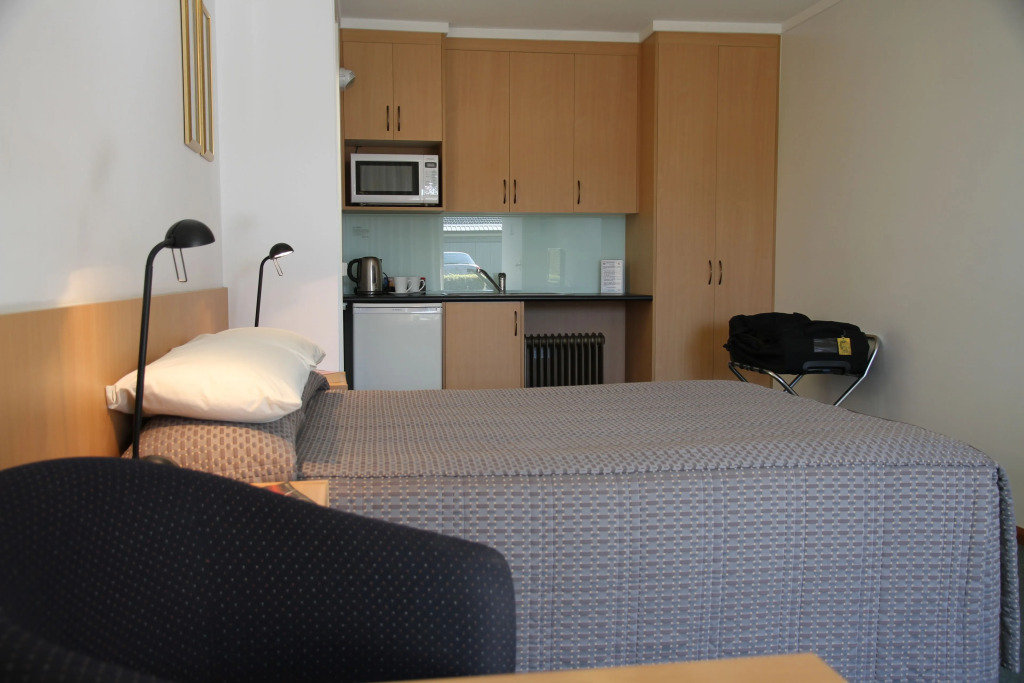 Barclay Motor Inn