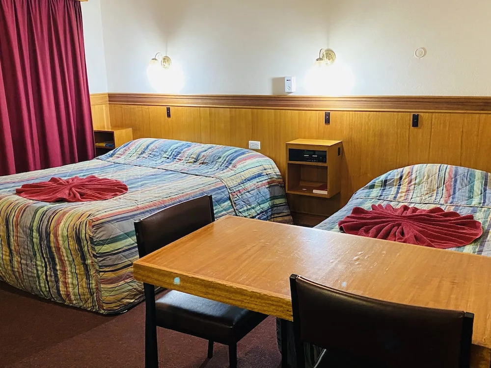 County Lodge Motor Inn