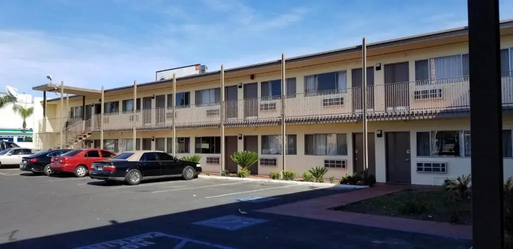 Inland Inn & Suites