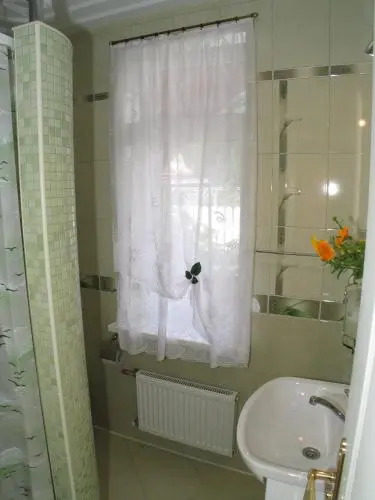 Naiza Guesthouse and Apartments
