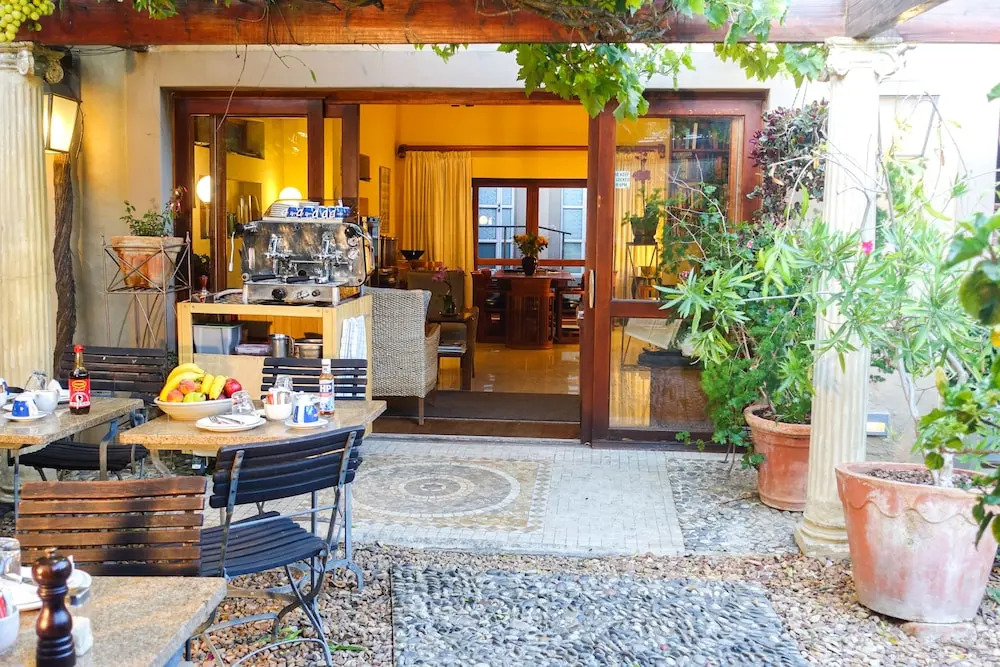 Rosedene Lodge - All solar, all aircon with pool and garden