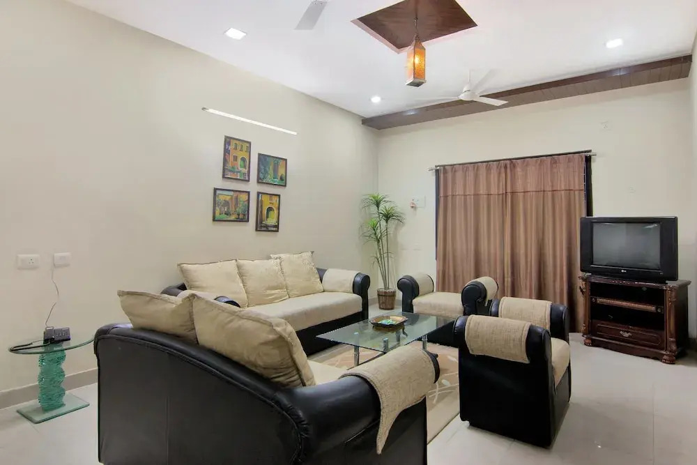 OYO 20009 SilverKey Gachibowli