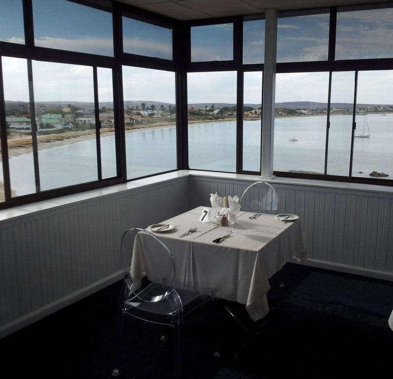 Hoedjiesbaai Hotel
