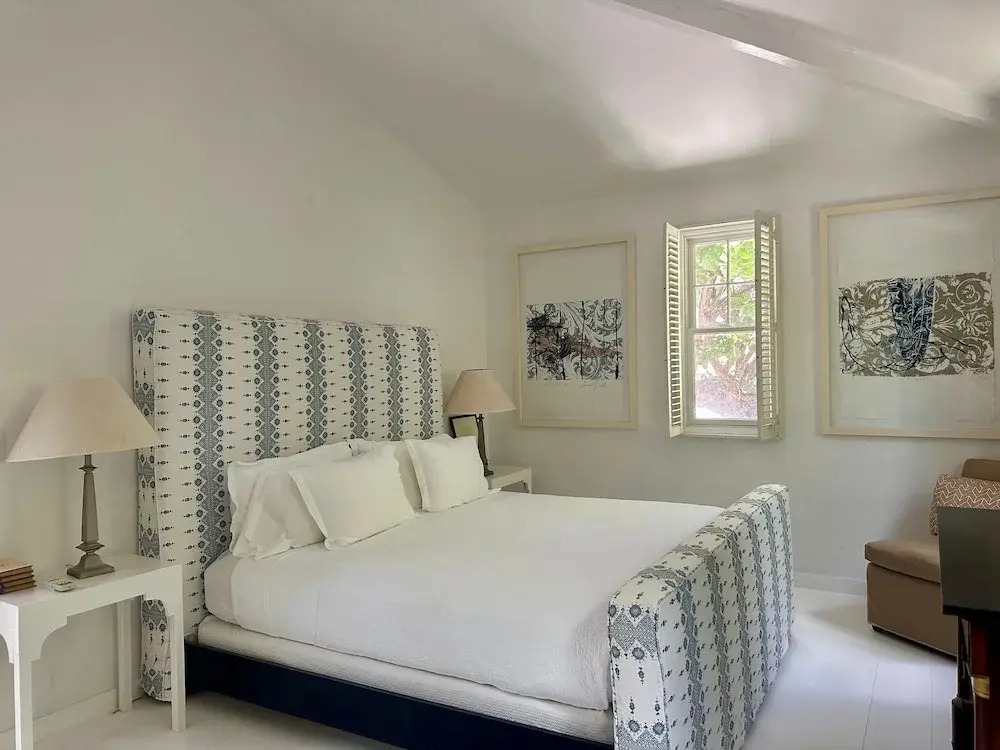 Hibiscus Hill Cricket Pavilion - Retreat Near Pink Sand Beach 2 Bedroom Cottage