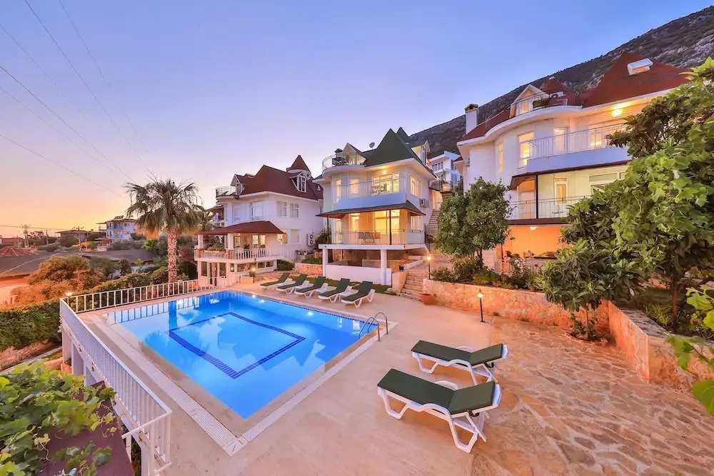 3 House Apart