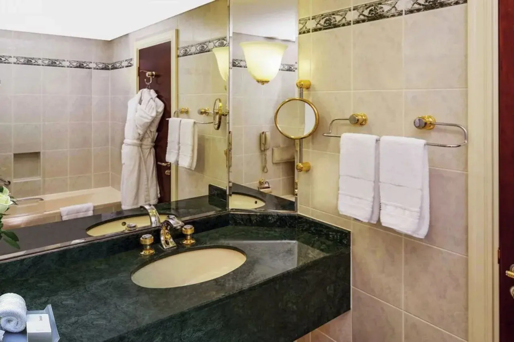 Mövenpick Grand Al Bustan