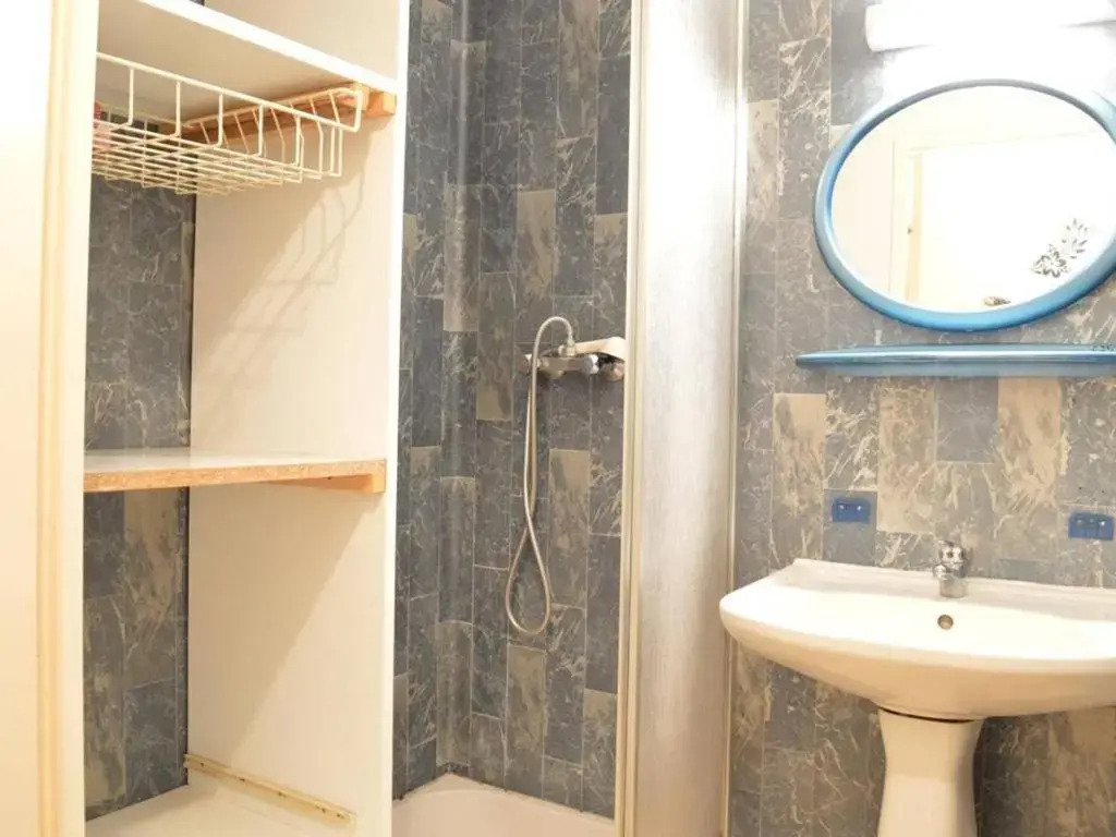 Appartement Le Grau-du-Roi, 2 pièces, 4 personnes - FR-1-250-74