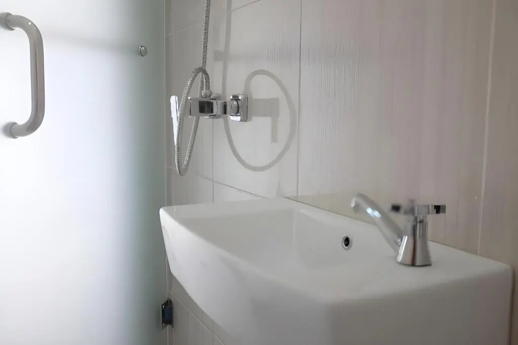 RedDoorz Plus near Mall Ciputra Jakarta