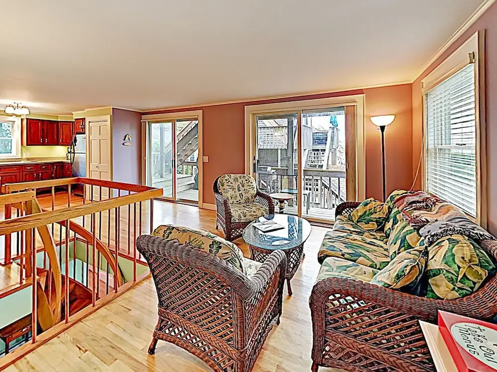 New Listing! Serene East End : Steps To Sand 3 Bedroom Condo