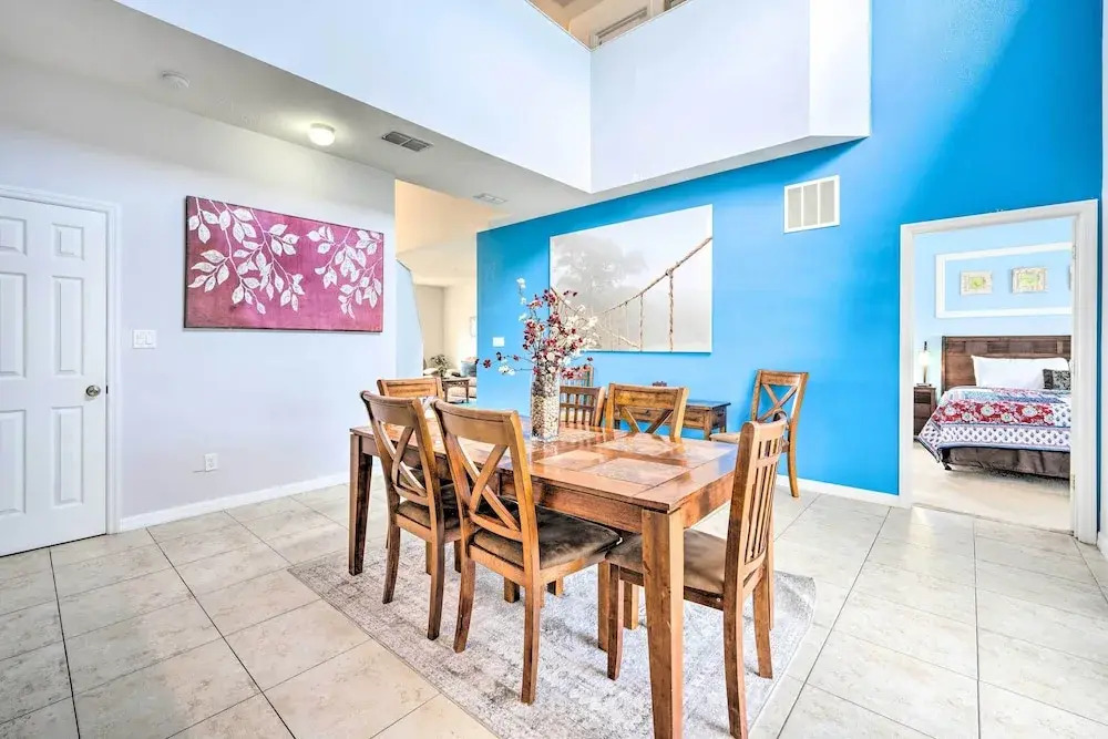 Dog-friendly Kissimmee Home w/ Lanai + Pool!