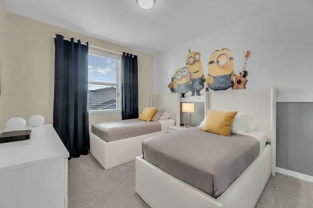 5 Bedrooms S / Solara Home by RedAwning