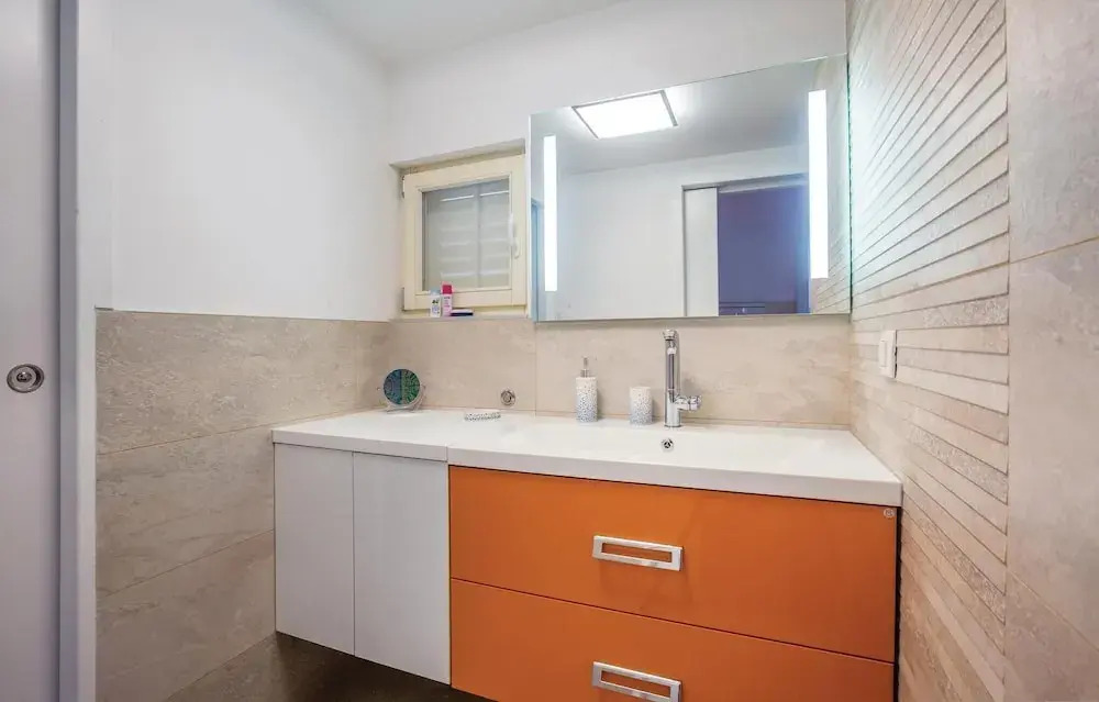 Beautiful Home In Omisalj