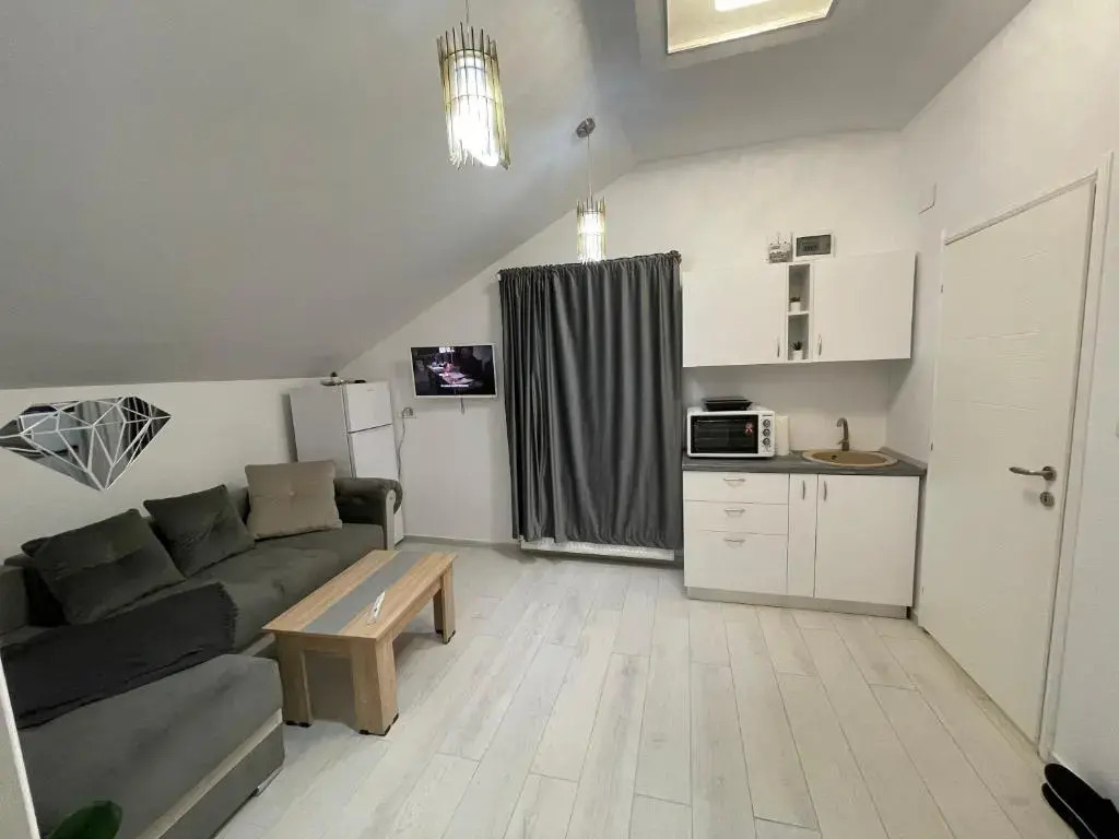 Jolie Luxury Apartments II