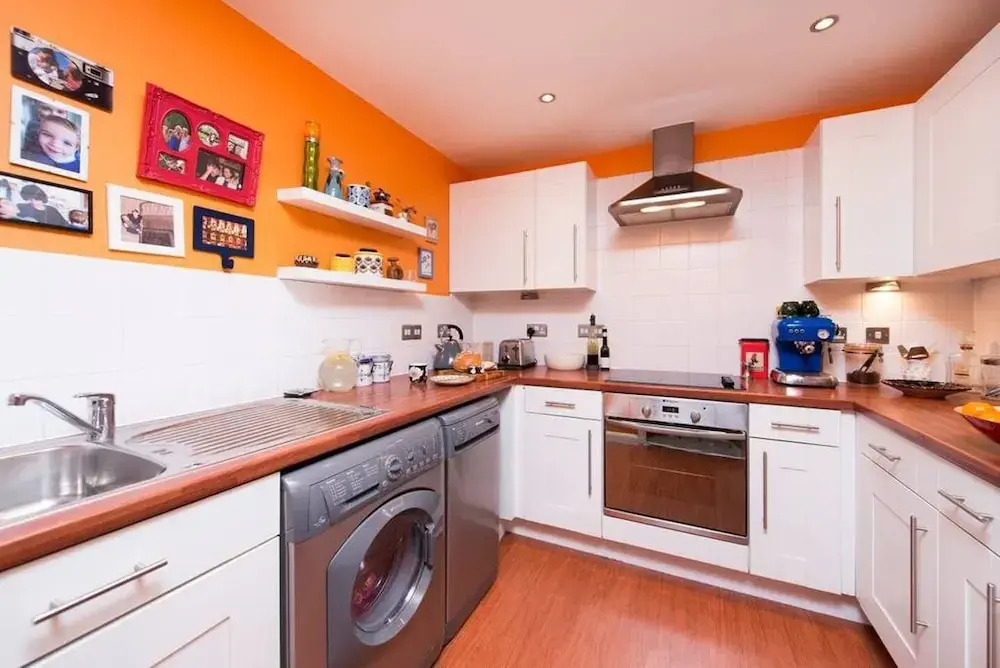 Homely 1 Bedroom Canal Side Flat with Balcony