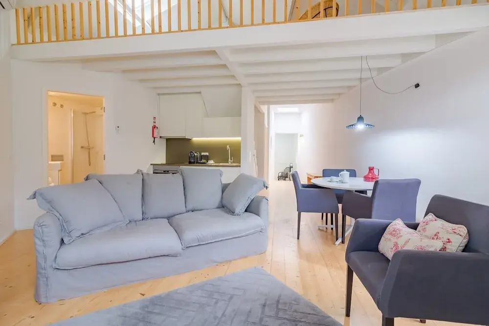 Spacious 2-bedroom Retreat in Porto