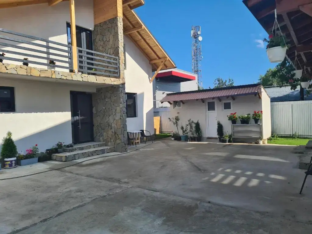Luca's House ( aeroport Henry Coanda, Therme Bucuresti)
