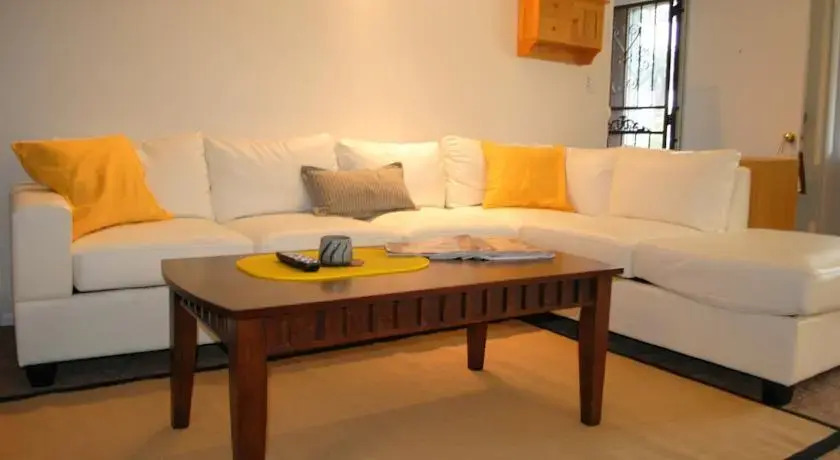 Downtown Chestnut Apartment
