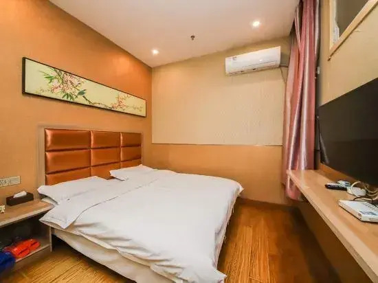 Shenghe Boutique Hotel (Zhengzhou High-speed Railway East Station Jicheng Metro Station)