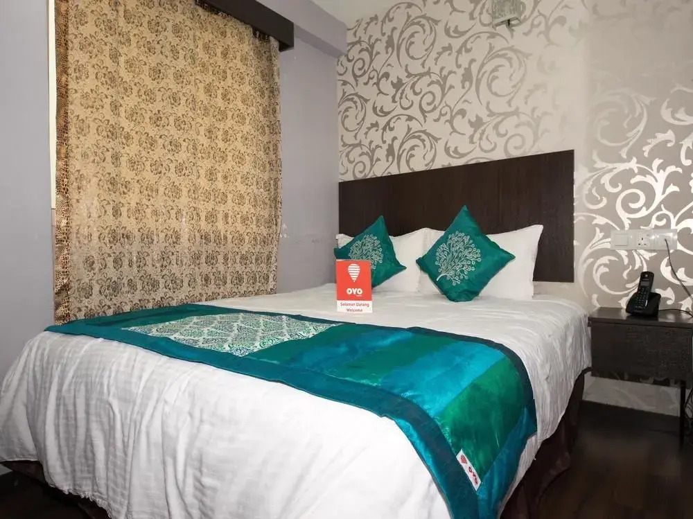 OYO 110 Cosmic Hotel