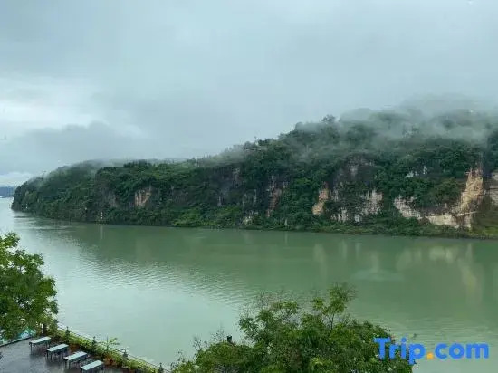 Yuejiang Cliff Hotel
