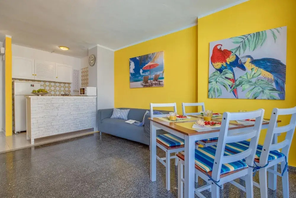 Y2F. Apartment with Pool View and next to the Beach!