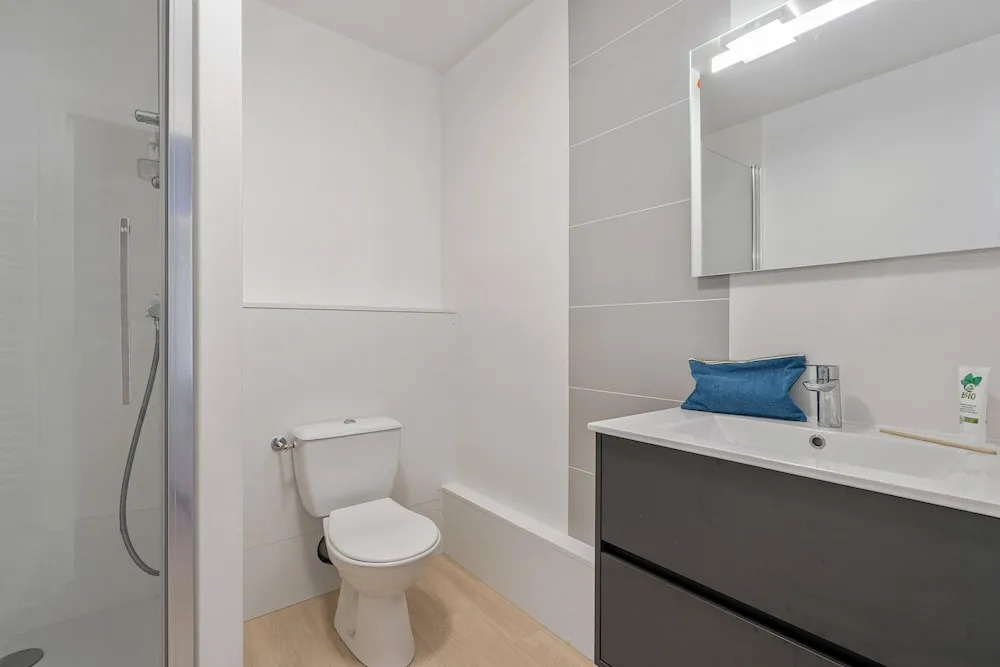 Scenic 6-person Duplex Retreat