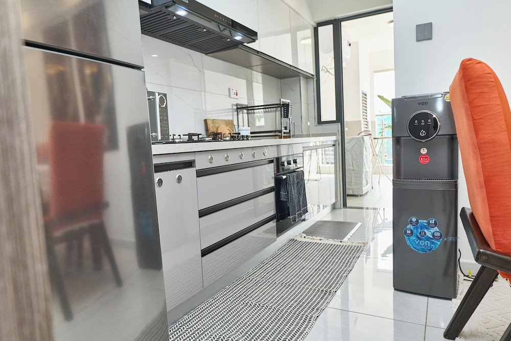 Nari By Edmor Suites