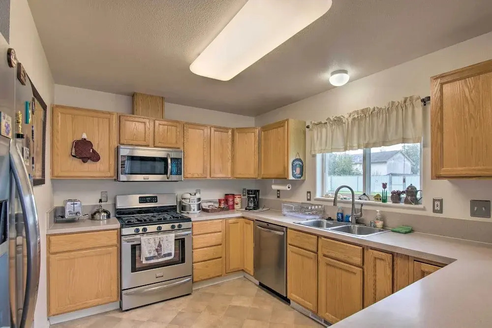 Quaint Ranch Home w/ Yard in Midtown Anchorage!