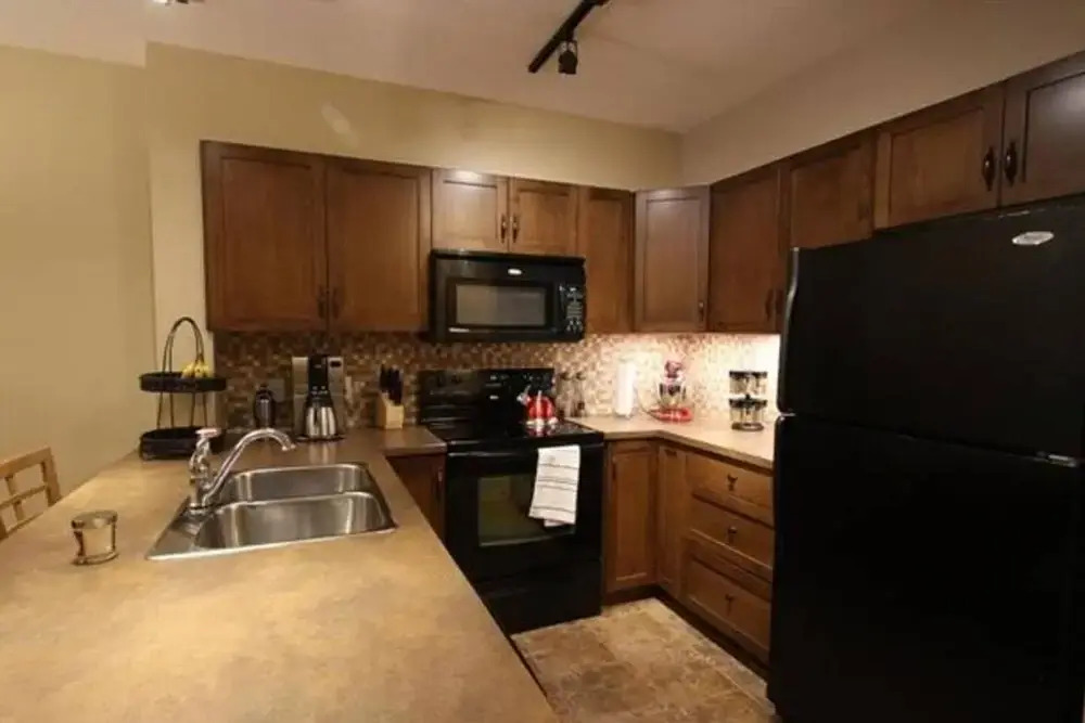 Tranquil Apartment Overlooking Creek #244