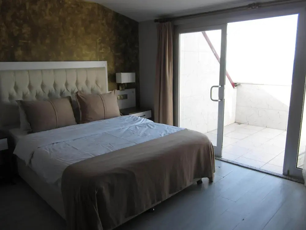 The Alarga Premier Hotel