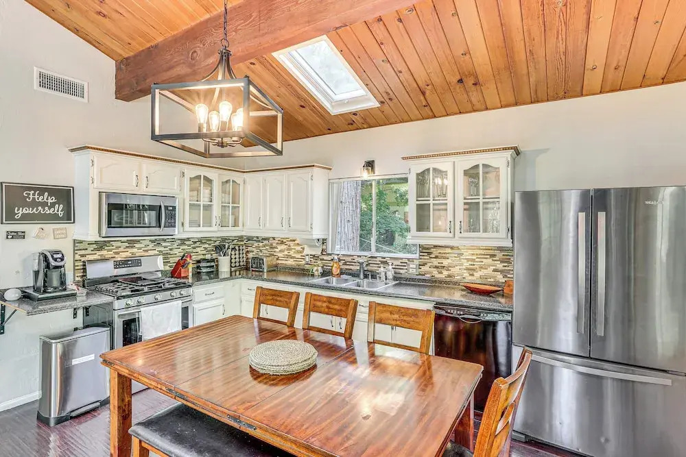 1 Mi to Lake: Crestline Cabin w/ Deck + Gas Grill!