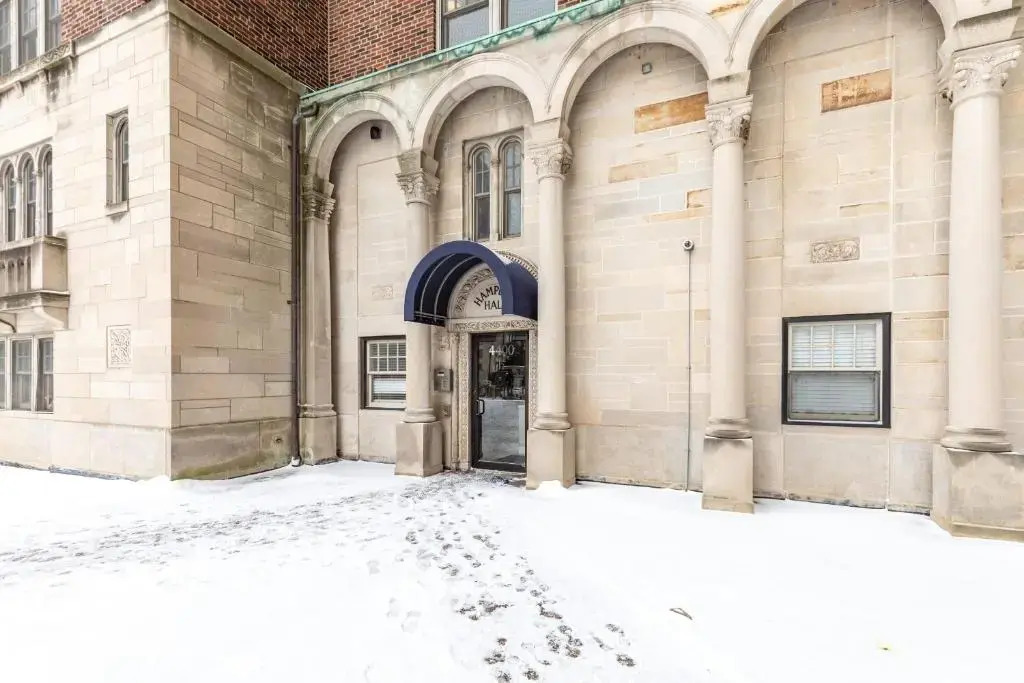 Classic CWE 2BR with Full Kitchen by Zencity