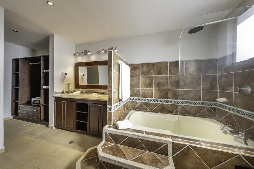 5th Flr Ocean View Penthouse With 2 Level Balcony