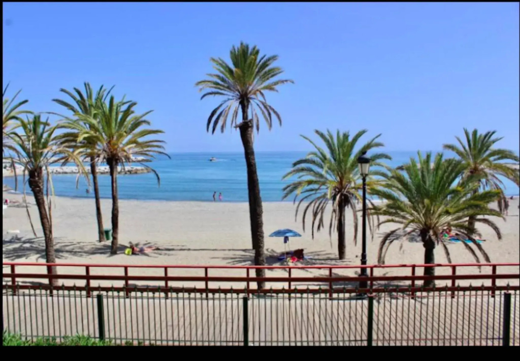 Frontline sea in the center of Puerto Banus-Beach