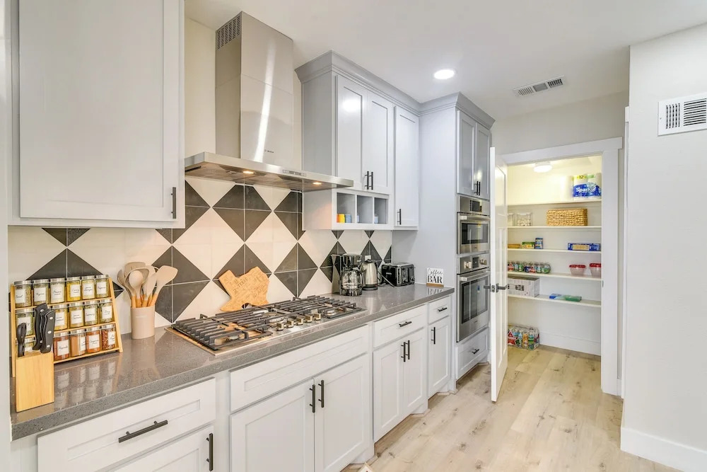 2-unit Houston Getaway Near NRG & Hermann Park