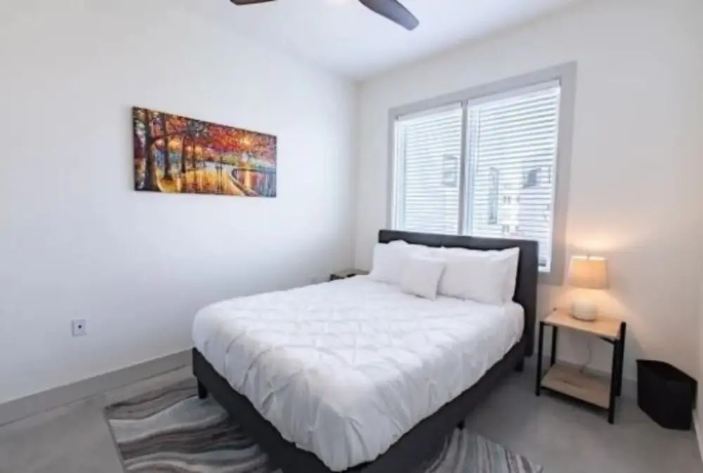 Bright Modern Mins From Downtown Nashville! 2 Bedroom Condo