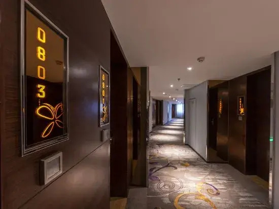 New Joy Hotel (Internatial Trade Spring Department Store Shopping)