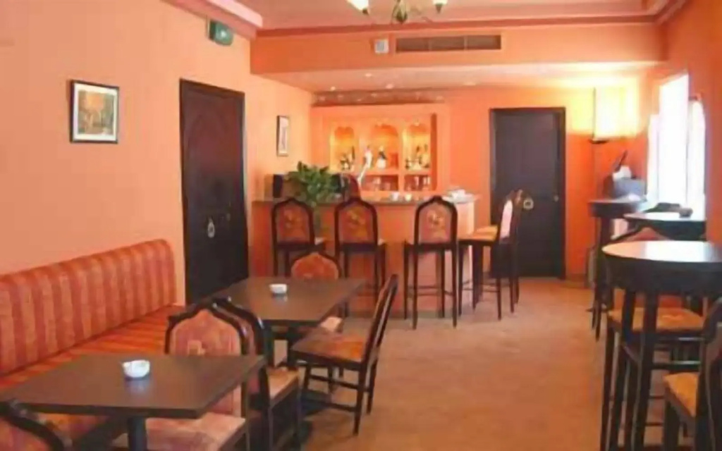 Golden Carven Hotel