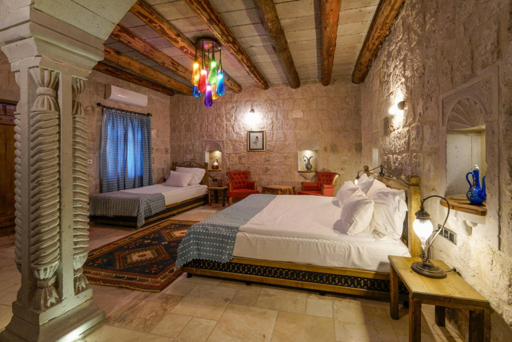 Hera Cave Suites