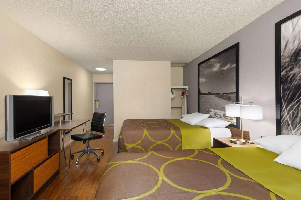 Super 8 by Wyndham Dodge City