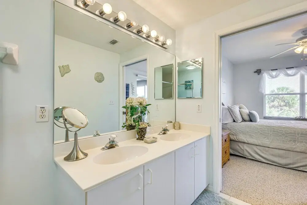 Sleek Naples Condo w/ Balcony: Snowbirds Welcome!