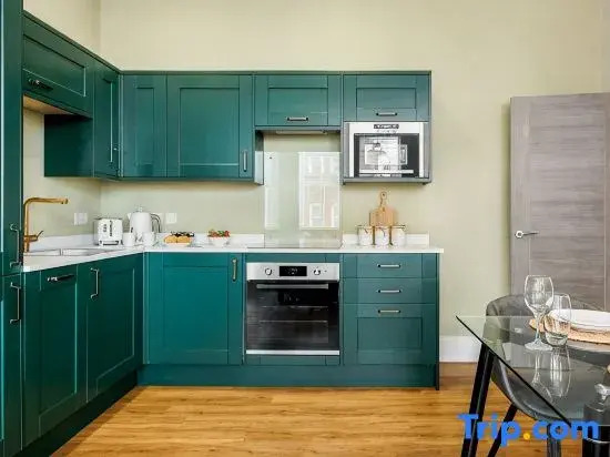 Stunning Sea Views, Family Apt; Free Parking & Gym