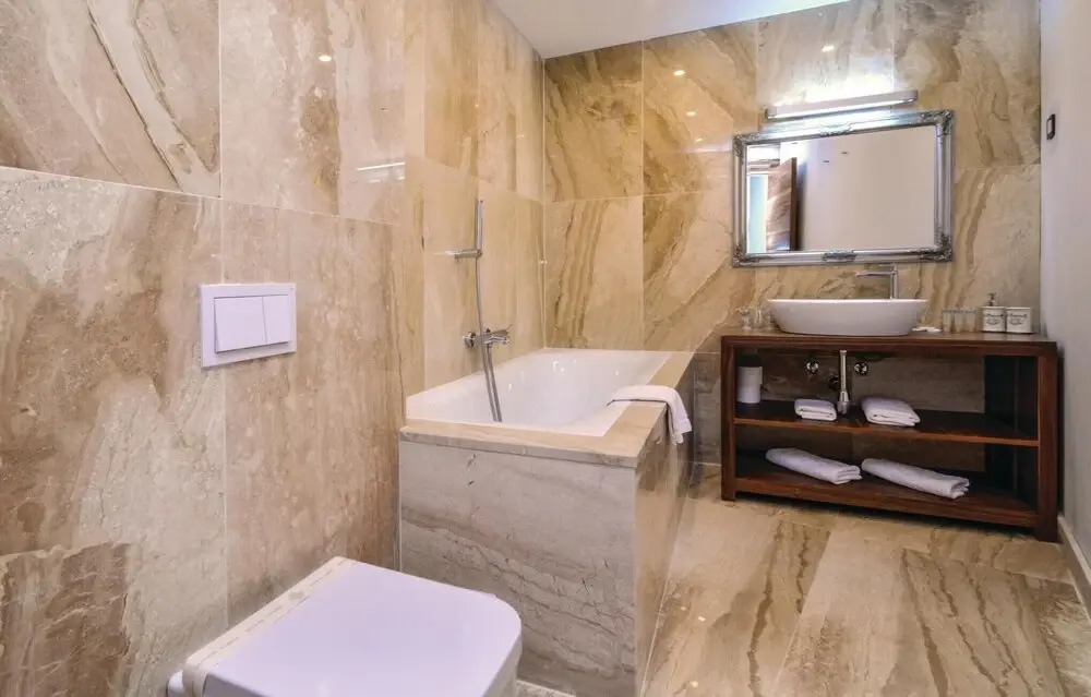 Awesome Home in Podstrana With Wifi and 8 Bedrooms