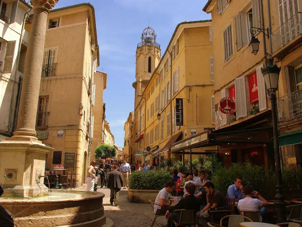Amazing Holiday Home With Pool in Aix-en-provence