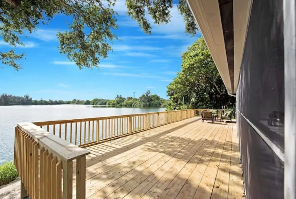 Lake view close to Hard Rock Casino smart TV