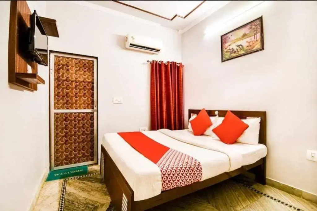OYO Flagship 80511A Hotel Manyvar