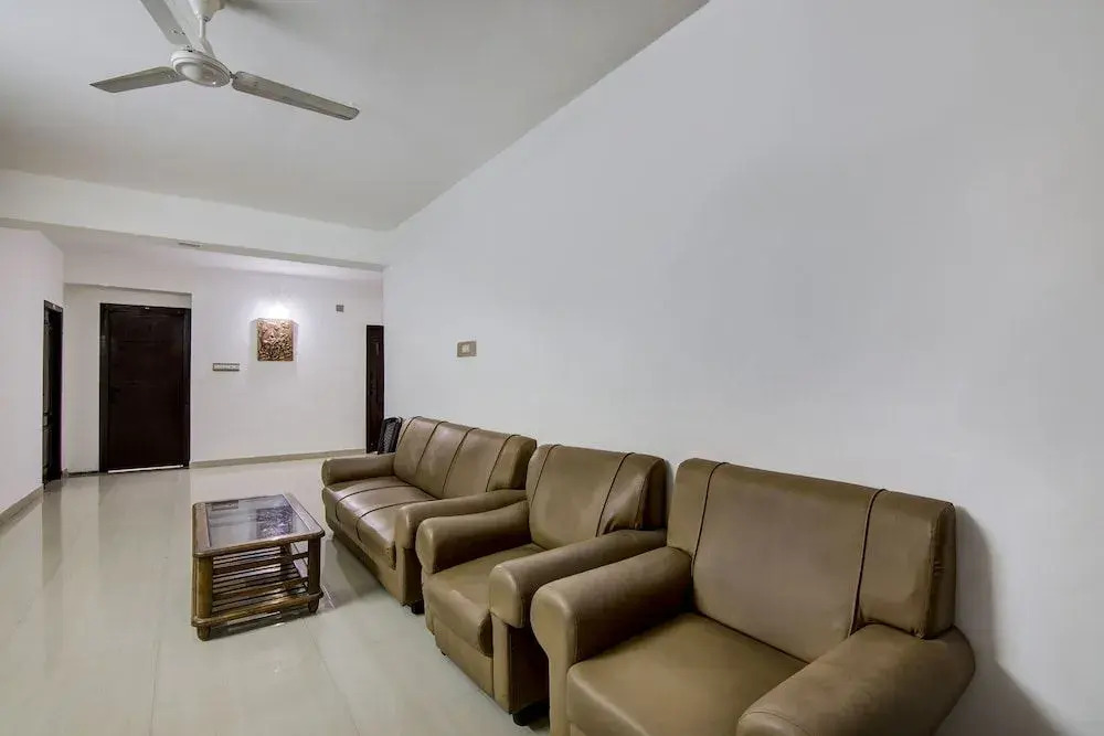 OYO 24044 Appledoor Service Apartment