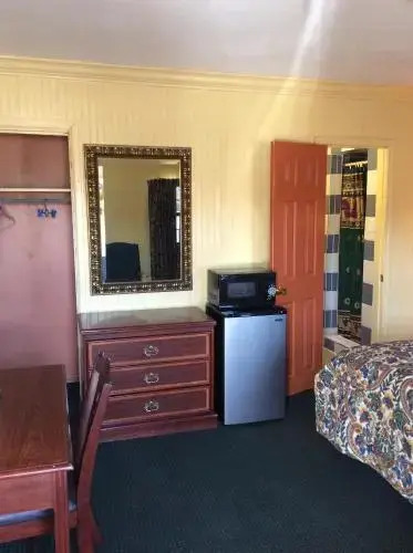 GreenLawn Motel